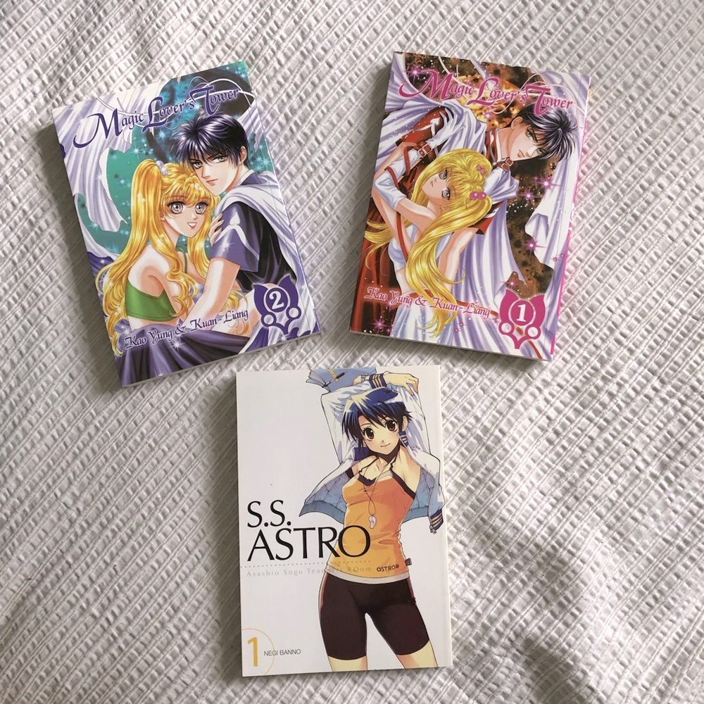 *SOLD* Bundle of Manga Books
